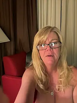 Webcam Model (Lenaxox)  is live.Free join now!