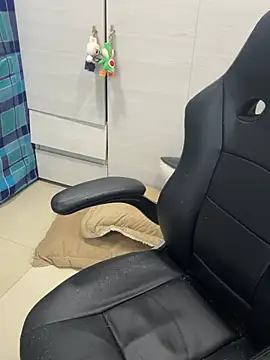 Latin_bigbutt's room