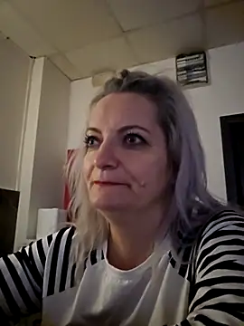 ladytouch - LadyTouch's free webcam - UK Sex Cams