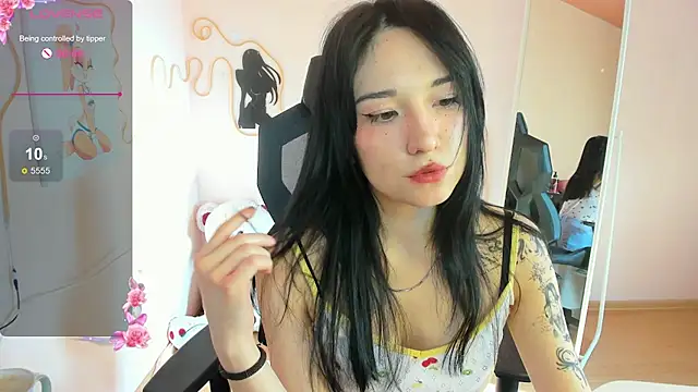 AliceeinWonderlanddd webcam