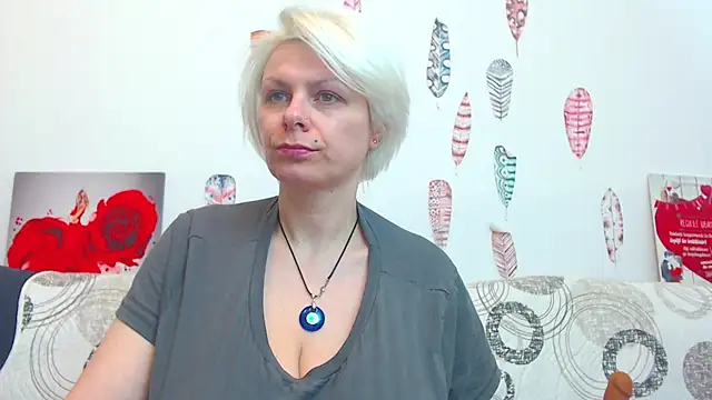 playful_goldie_wow__ - Playful_Goldie_WOW__'s free webcam - UK Sex Cams