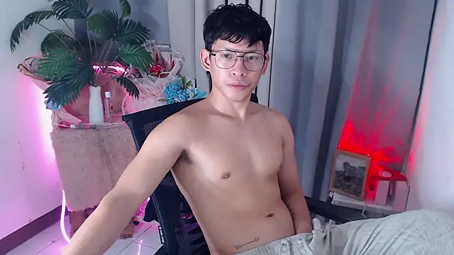 pinkcock_froi2305 webcam