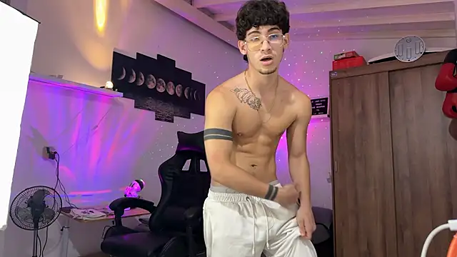 kisan_smith - Kisan_Smith's free webcam - UK Sex Cams