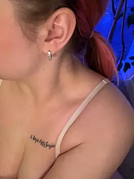 KellyMoors live sex cam