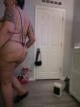 Webcam Model (dieseldame1313)  is live.Free join now!