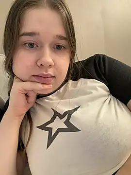 HornyGirlH live sex cam