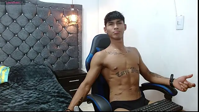 luka_big18 (M twink) - get naked