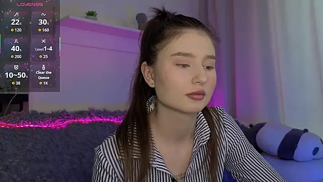 _lua__ (F teen) - TAKE OFF TOP & NIPPLES PLAY