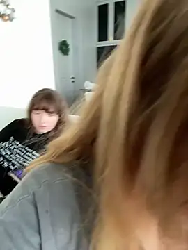 Nura_n_Sarah webcam