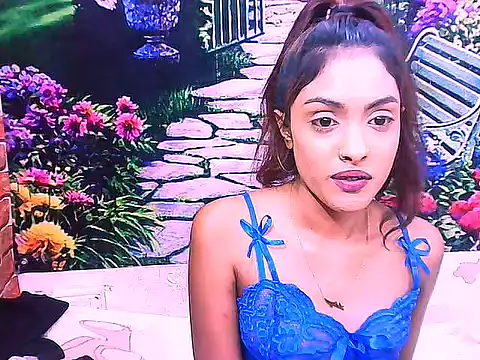 IndianPretty14u2Luv webcam