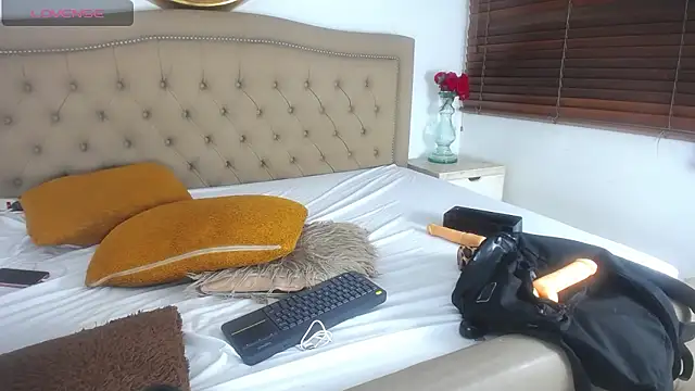 Adara_Ferrara webcam