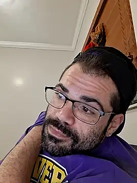 zander823 - Zander823's free webcam