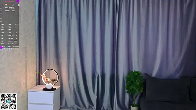 NaughtySeraphine webcam