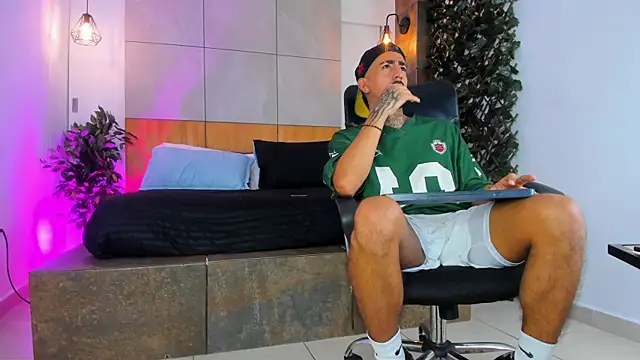 Donovan_Desmond webcam