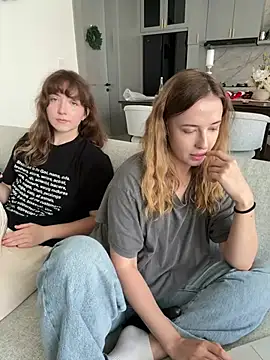 Nura_n_Sarah webcam