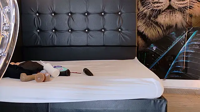 Bruja__Scarlata webcam