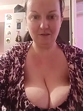 BustyLadyAlma webcam