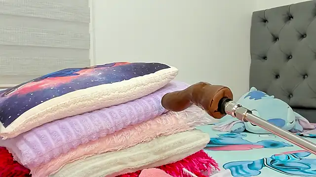 Elizabeth_18_ webcam