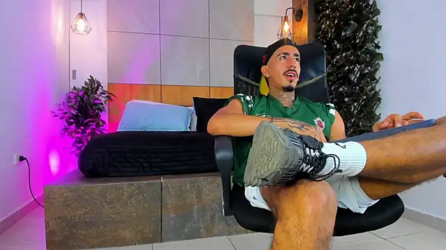 Donovan_Desmond webcam