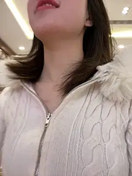 美女littleqiu在线直播