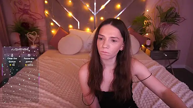 MirielleNymph webcam