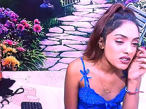 IndianPretty14u2Luv webcam