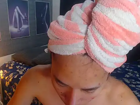 AsianDestroyer webcam