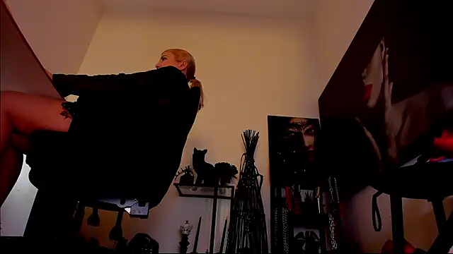 MistressDemi webcam