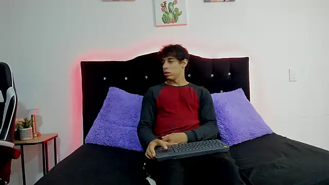 chris_evans27 - Chris_evans27's free webcam - UK Sex Cams