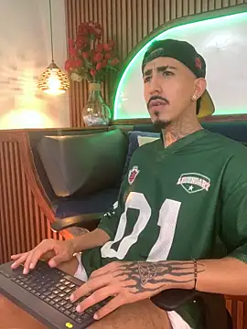 Donovan_Desmond webcam