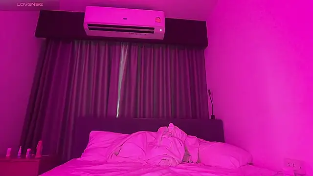 AlicePinkhead webcam