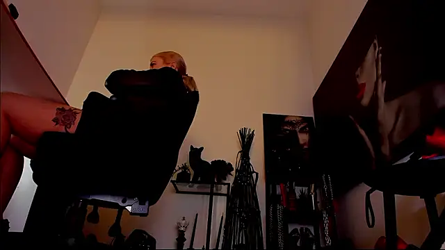 MistressDemi webcam