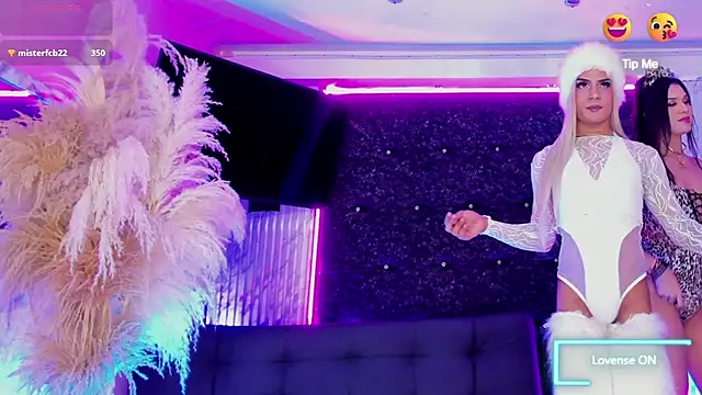 Queens_Wonders_Blonders live sex cam