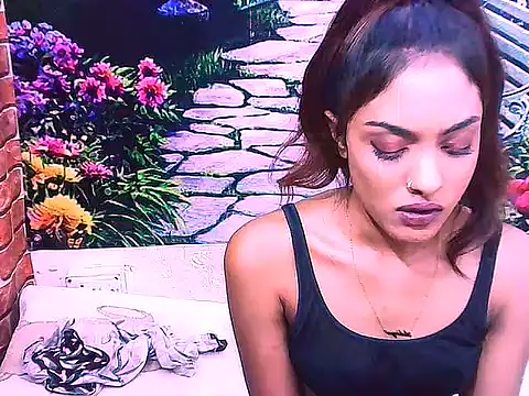 IndianPretty14u2Luv webcam