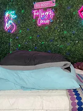 Webcam Model (RenaThickAss)  is live.Free join now!