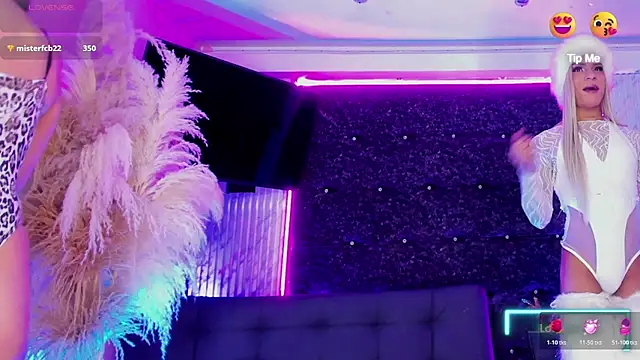 Queens_Wonders_Blonders webcam