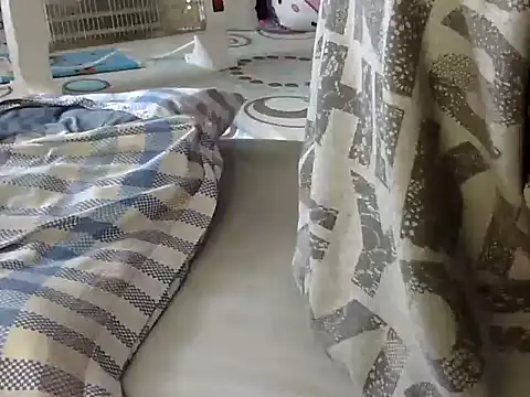 Playroom_queen webcam