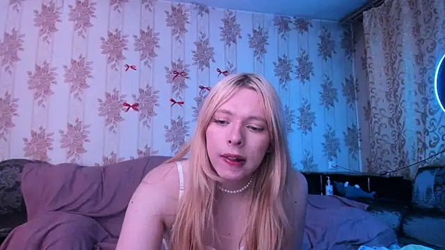 Cutie_Bambi webcam