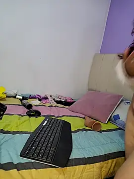 Scarlet_curly8a webcam