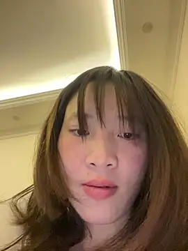 美女littleqiu在线直播
