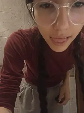 isaaabelaaa (F teen) - show asshole + fingering 1min