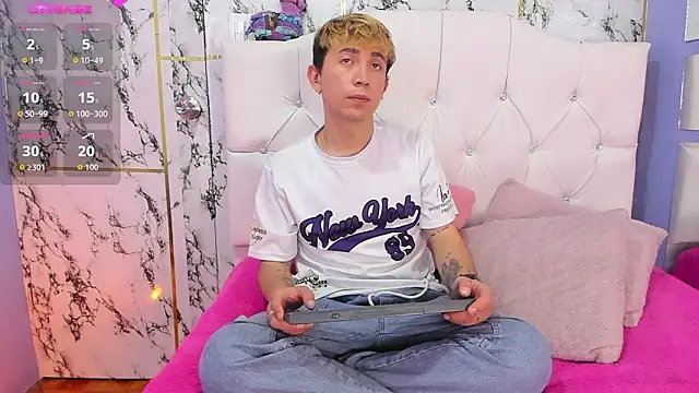 Naughty__Chriss live sex cam