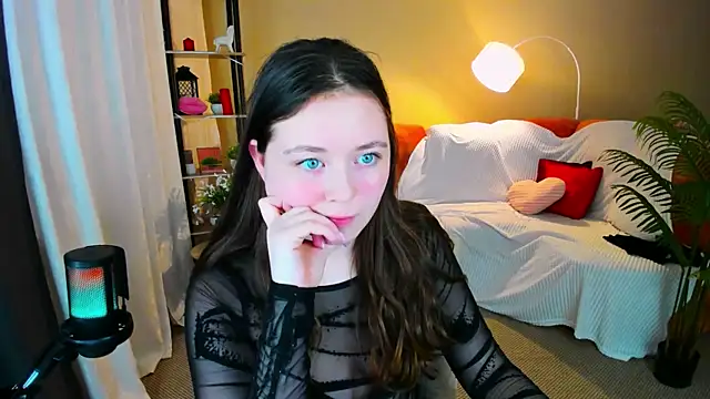 AlluringLookk webcam