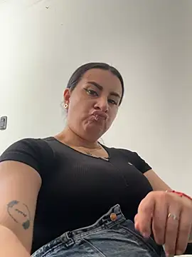 Webcam Model (Abril_Luv)  is live.Free join now!