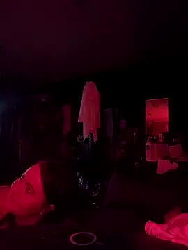 Hotredheadandtoungelasher webcam