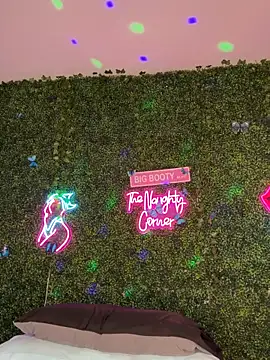 renathickass - RenaThickAss's free webcam - UK Sex Cams