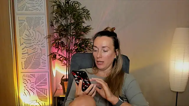 rebeccamartinez (F milf) - I don't give a f..ck about it 😂