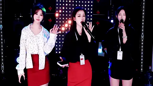 美女ZZ00033S在线直播