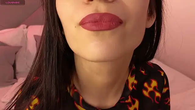 SlowSweetWhispe webcam