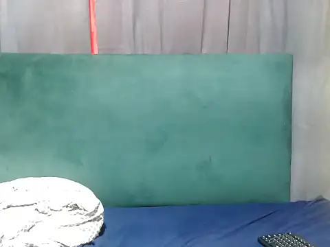 JuicyWetPussy19 webcam